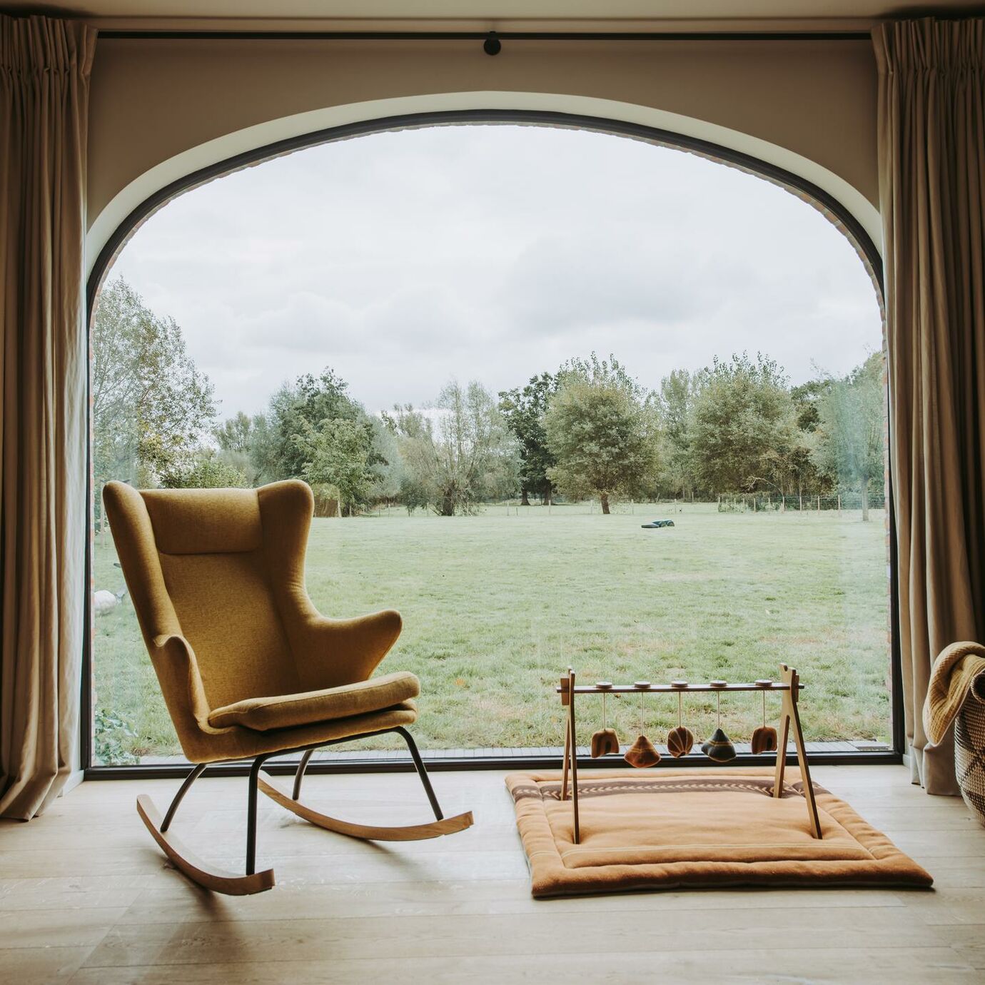 Quax Tipi - Activity Arch + 5 Knitted Toy - Terra