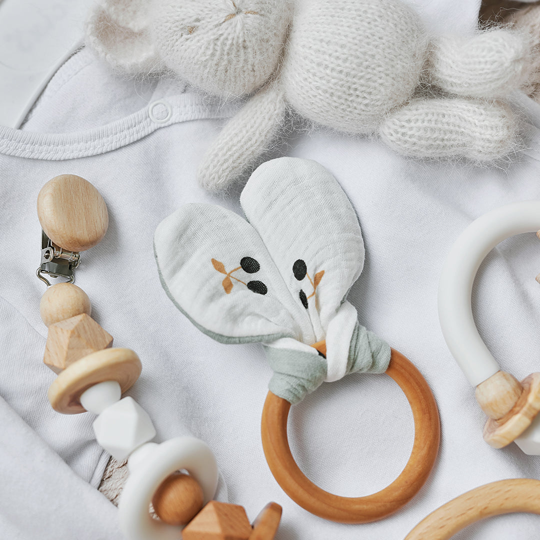 https://lebouquetbaby.com/cdn/shop/files/Accessories_baby.jpg?v=1742501181&width=1500